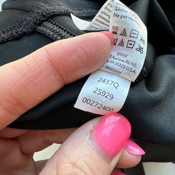 SPANX Women’s Sz Medium Petite Faux Leather High Rise Leggings Black Compression - Picture 11 of 14